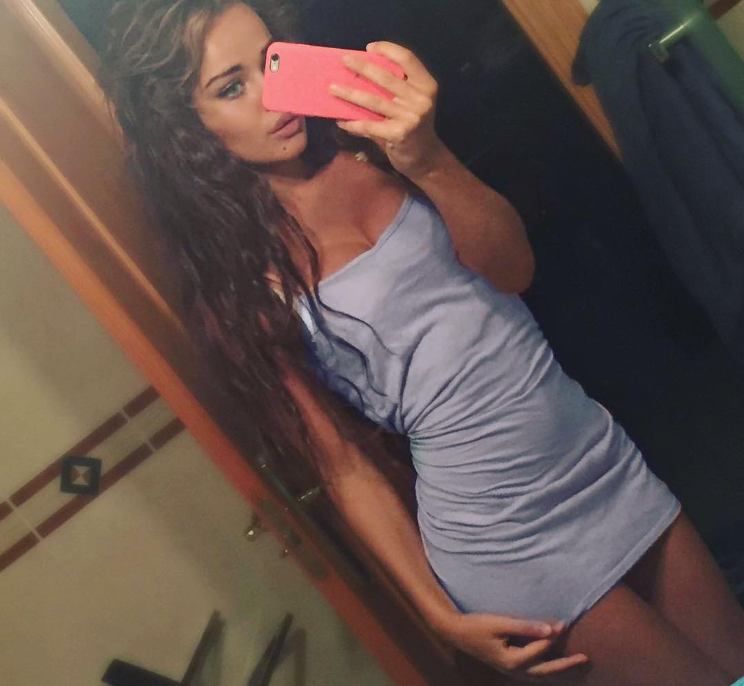 Rosie Mac taking a selfie