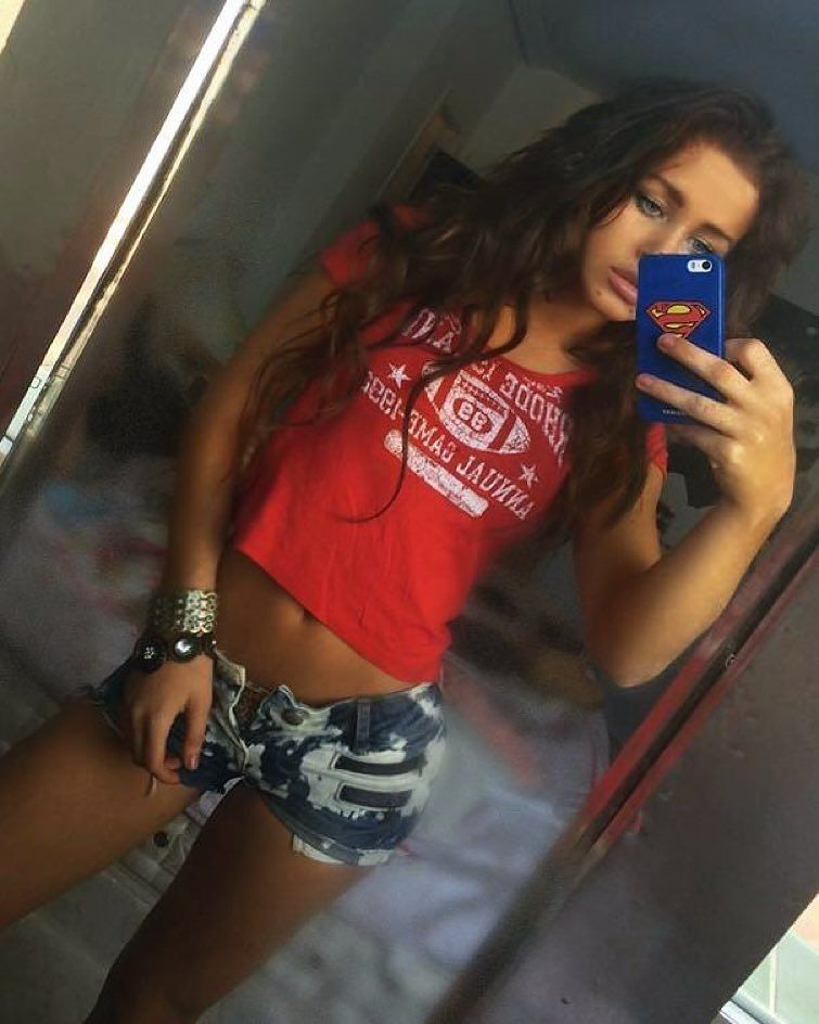 Rosie Mac taking a selfie