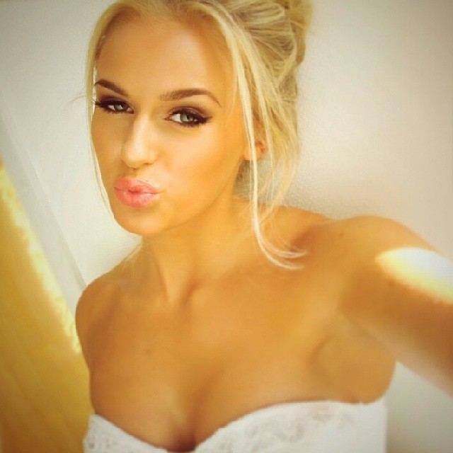 Anna Nyström taking a selfie