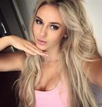 Anna Nyström taking a selfie