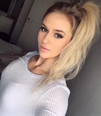 Anna Nyström taking a selfie