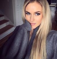 Anna Nyström taking a selfie