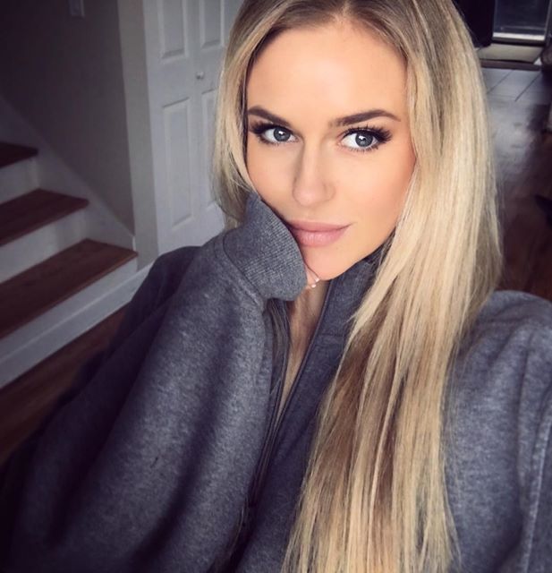 Anna Nyström taking a selfie