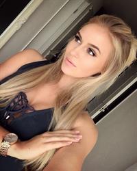 Anna Nyström taking a selfie