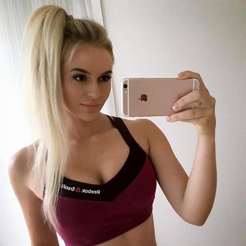 Anna Nyström taking a selfie