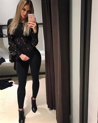 Anna Nyström taking a selfie