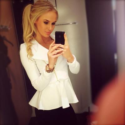 Anna Nyström taking a selfie