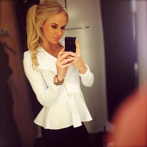 Anna Nyström taking a selfie