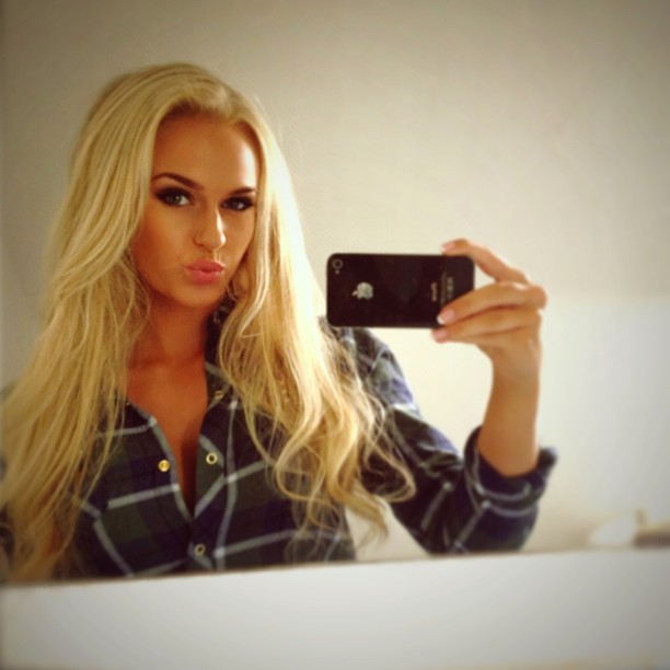 Anna Nyström taking a selfie