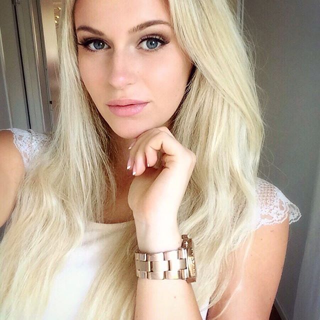 Anna Nyström taking a selfie