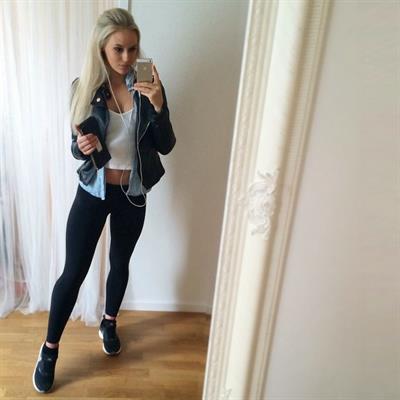 Anna Nyström taking a selfie