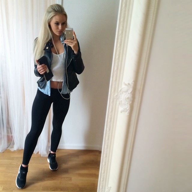 Anna Nyström taking a selfie