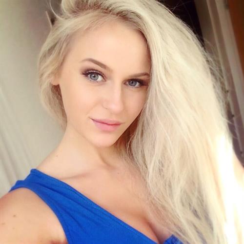 Anna Nyström taking a selfie