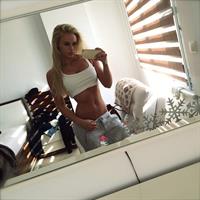 Anna Nyström taking a selfie