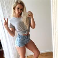 Anna Nyström taking a selfie