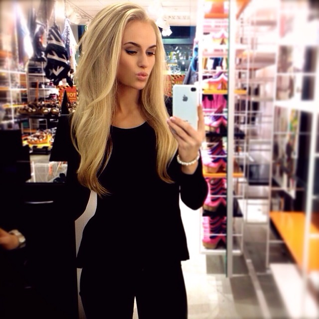 Anna Nyström taking a selfie