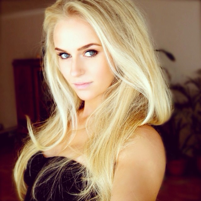 Anna Nyström taking a selfie