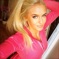 Anna Nyström taking a selfie