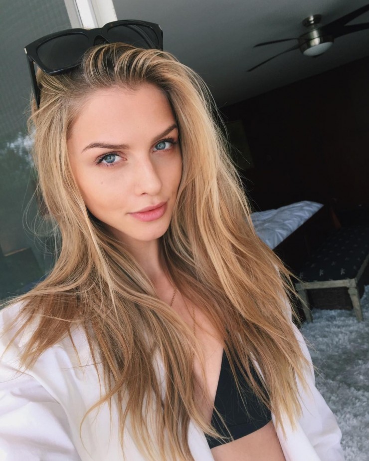 Marina Laswick taking a selfie
