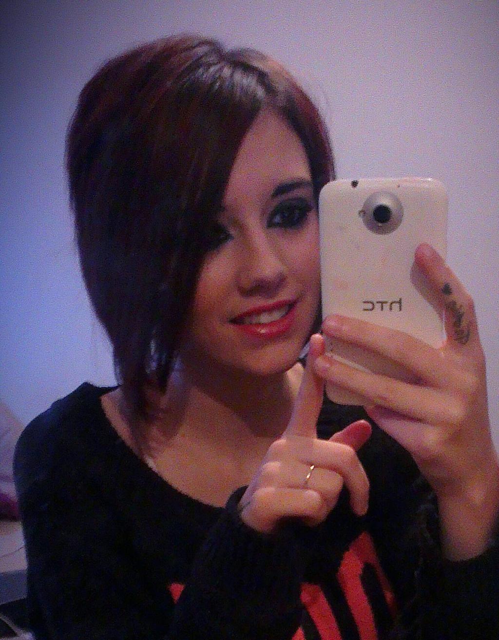 Lauren Robson taking a selfie