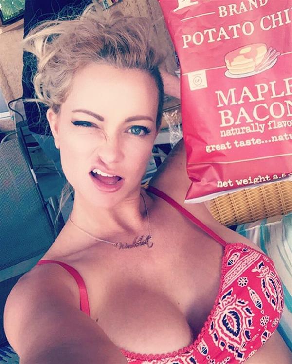 Mindy Robinson in a bikini taking a selfie