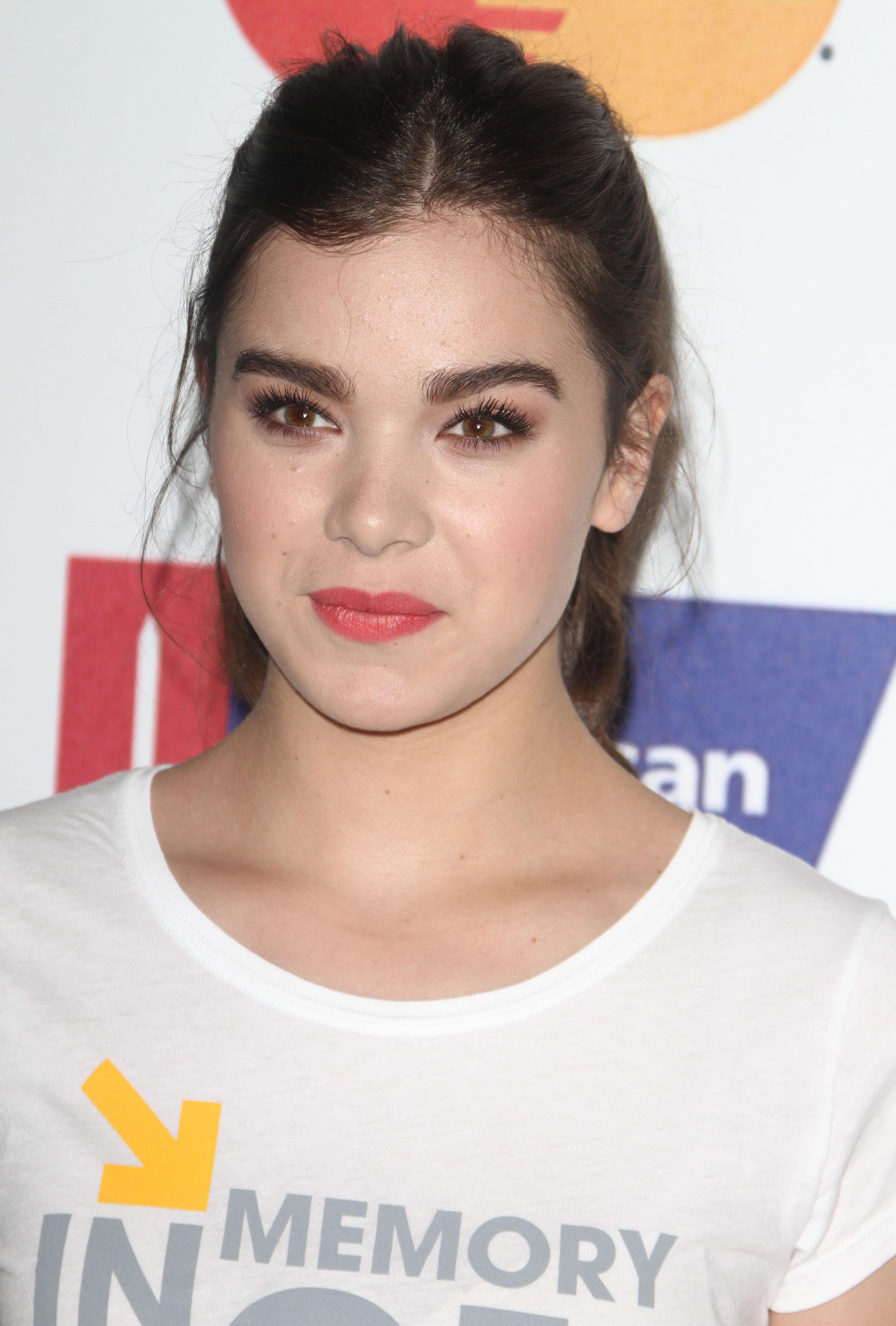 Hailee Steinfeld 4th Biennial Stand Up To Cancer SU2C September 5, 2014