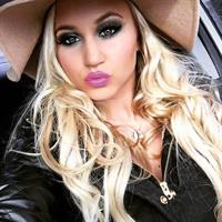 Jessy Erinn taking a selfie