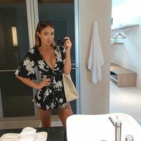 Pia Muehlenbeck taking a selfie