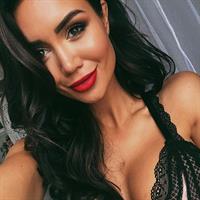 Pia Muehlenbeck in lingerie taking a selfie