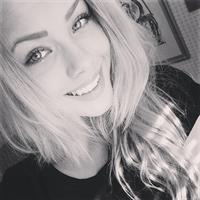 Hanna Edwinson taking a selfie