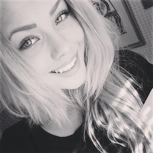 Hanna Edwinson taking a selfie