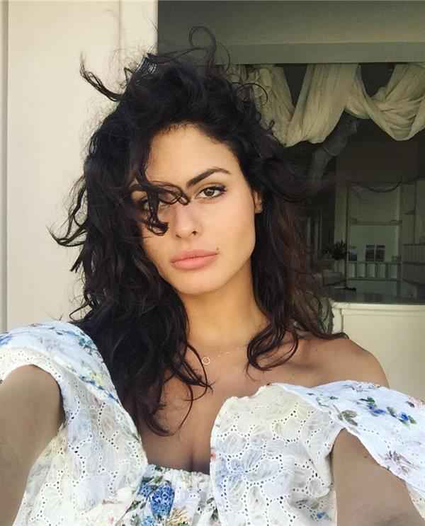 Bojana Krsmanovic taking a selfie