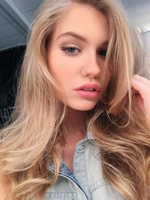 Alexandria Morgan taking a selfie