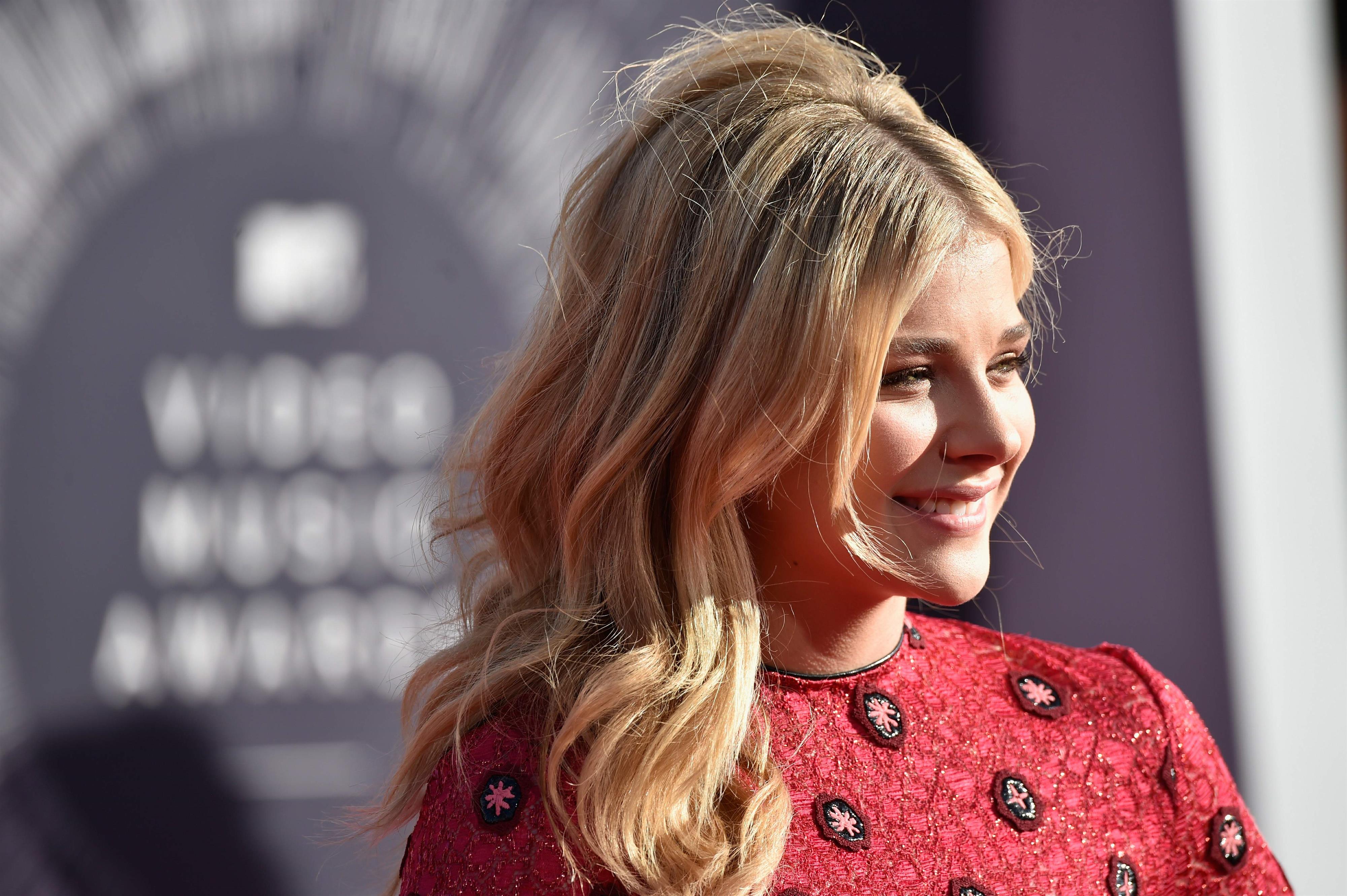 Chloƫ Grace Moretz Pictures Chloe Grace Moretz at the 2014 MTV Video Music Awards