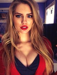 Alexandria Morgan taking a selfie