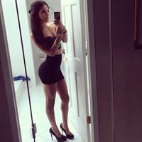 Jen Selter taking a selfie