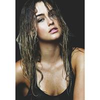 Stephanie Claire Smith taking a selfie