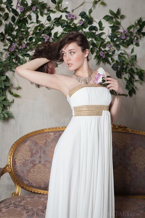 Ulia Shows Hairy Pussy