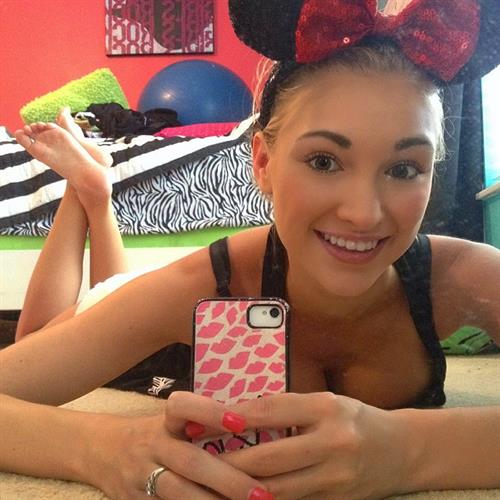 Anna Faith Carlson taking a selfie