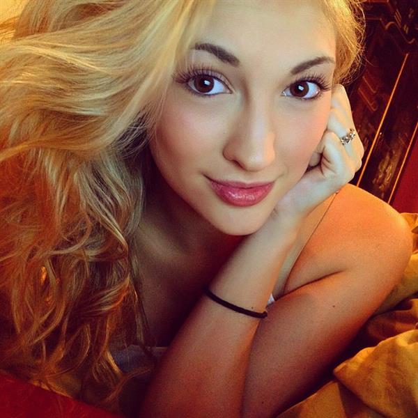 Anna Faith Carlson taking a selfie