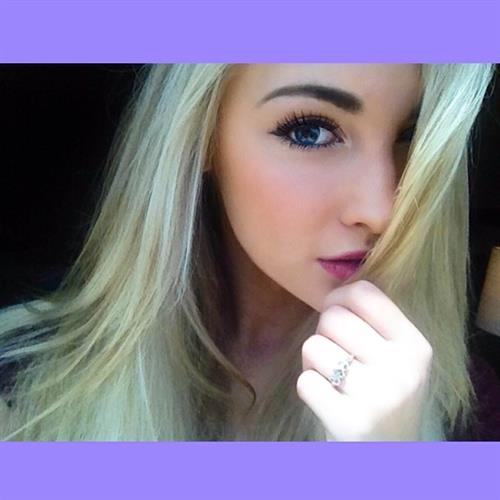 Anna Faith Carlson taking a selfie