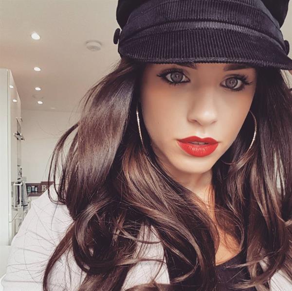 Georgia May Foote taking a selfie