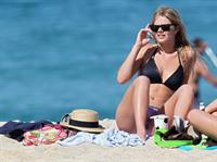 Samara Weaving Bikini Pictures Samara Weaving in a bikini