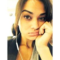 Shanina Shaik taking a selfie
