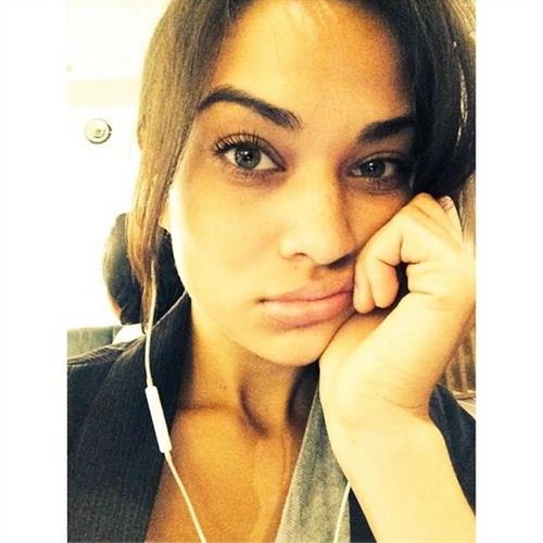 Shanina Shaik taking a selfie