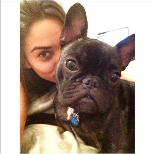 Shanina Shaik taking a selfie