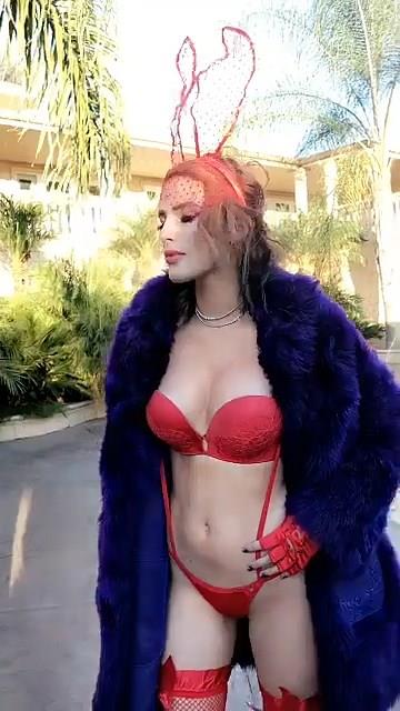 Bella Thorne in lingerie