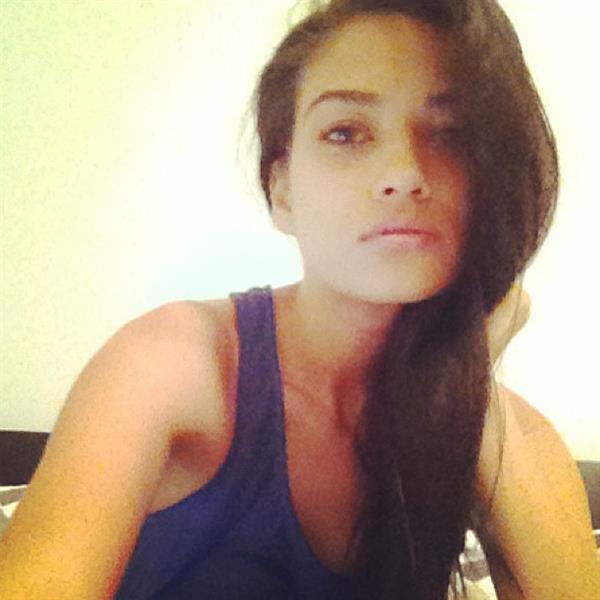 Shanina Shaik taking a selfie