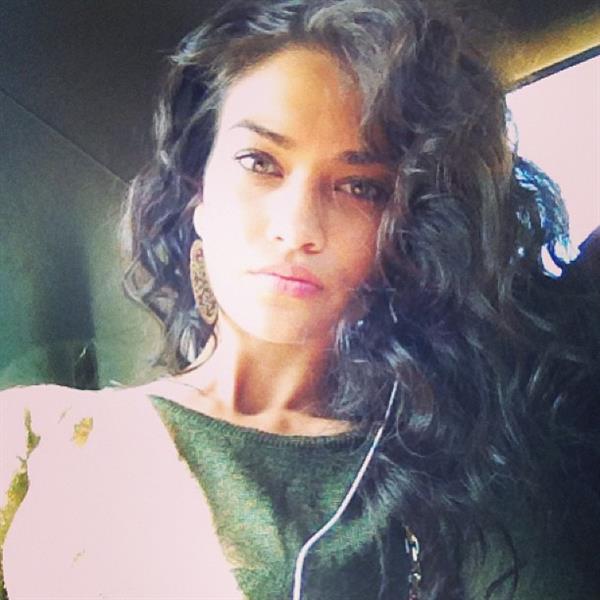 Shanina Shaik taking a selfie