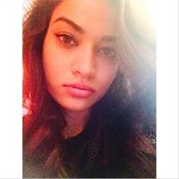 Shanina Shaik taking a selfie